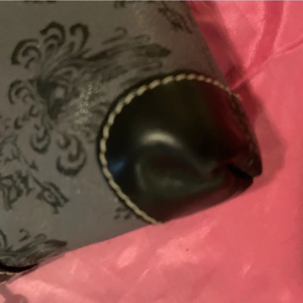 EUC Disney Haunted Mansion Dooney & Bourke - Picture 11 of 11